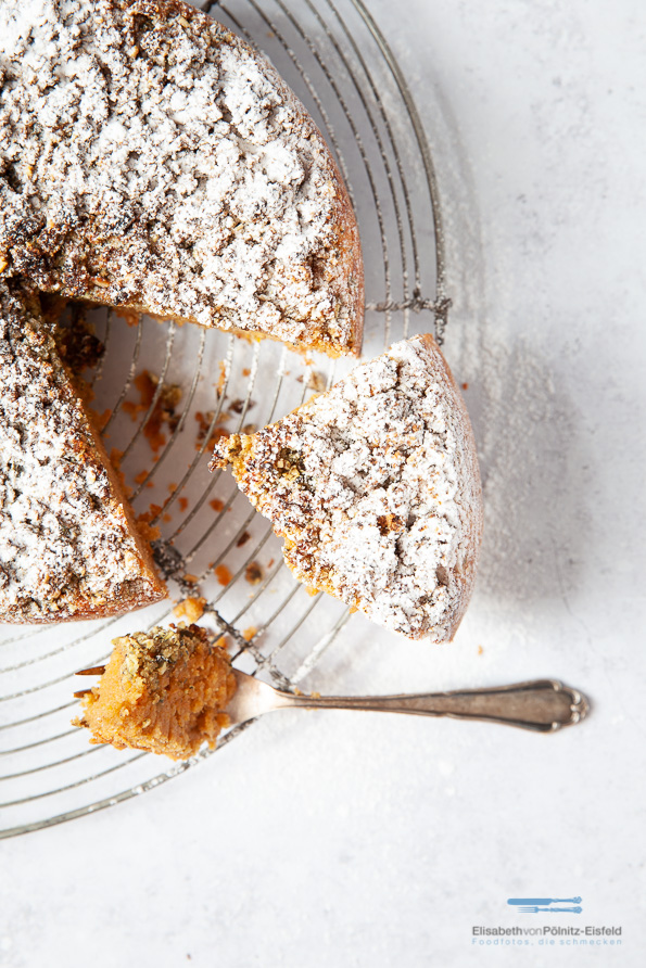 Kuchen mit Streuseln und Kürbisteig