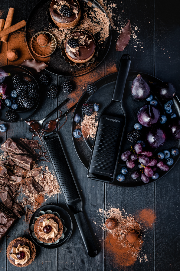 Microplane_Black Sheep_43020_43002_Zester_Ribbon_chocolate_final01